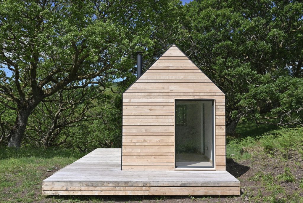 Oak_Clad_Bothy
