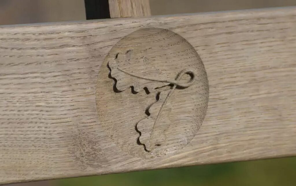 Action Oak oak motif on the Amity Bench